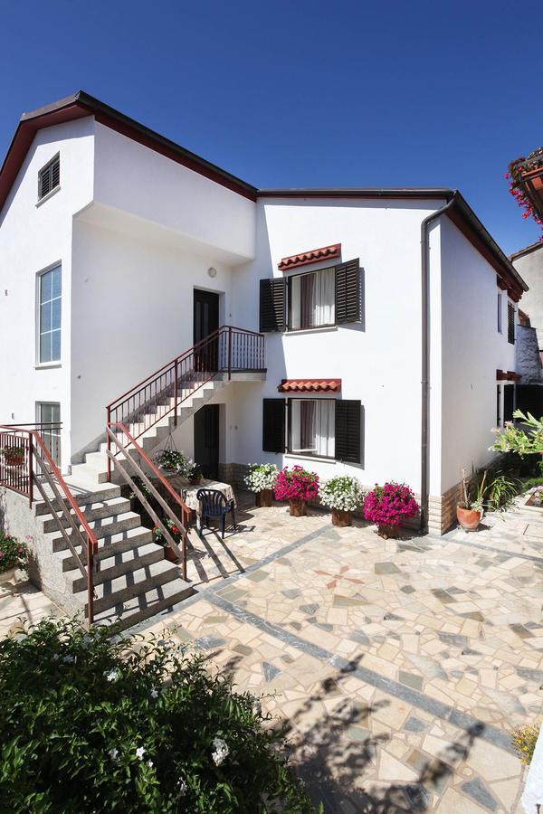 Apartments Patricia Banjole Bagian luar foto