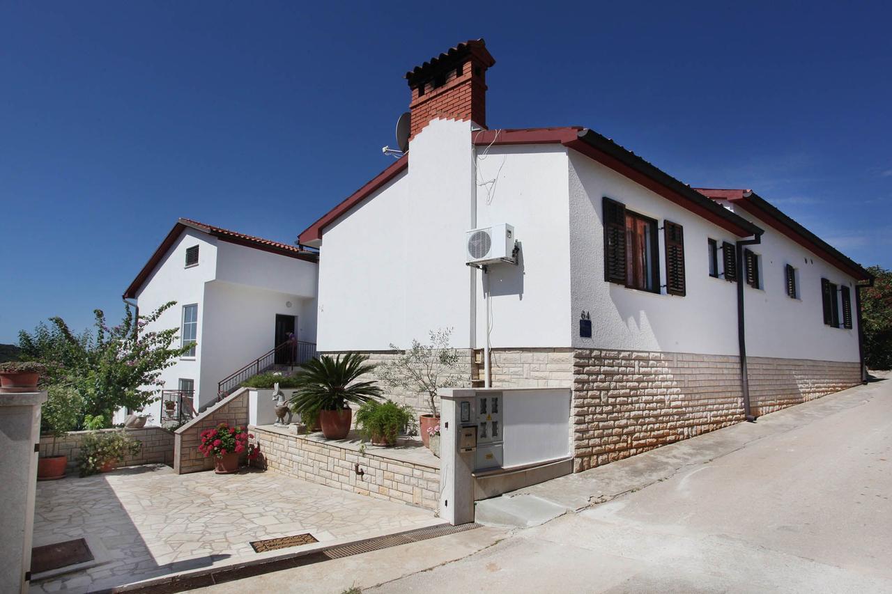 Apartments Patricia Banjole Bagian luar foto